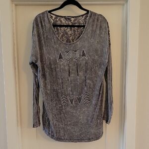 Cowgirl Hardware Gray Long Sleeve Top with Arrow Design XL